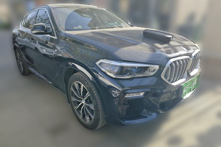 Used BMW X6 2021 xDrive40i M Sport Package Front Right 45 Deg