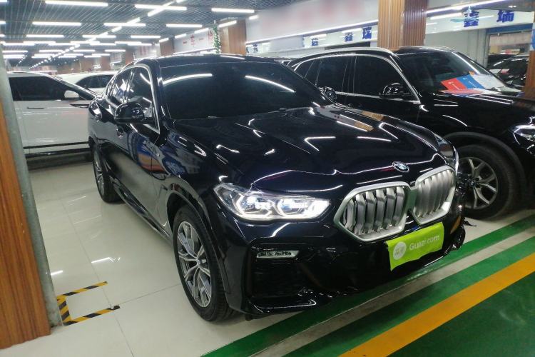 Used BMW X6 2021 xDrive40i M Sport Package Front Right 45 Deg