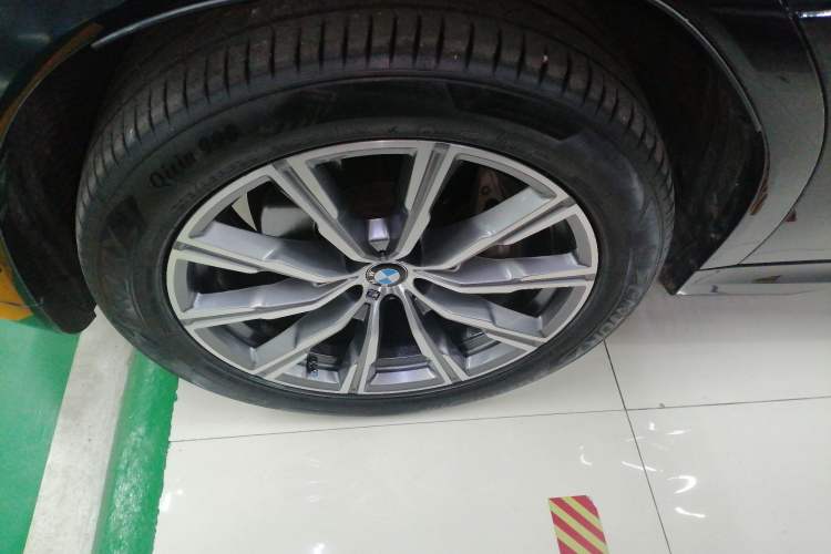 Used BMW X6 2021 xDrive40i M Sport Package Left Front Wheel Hub