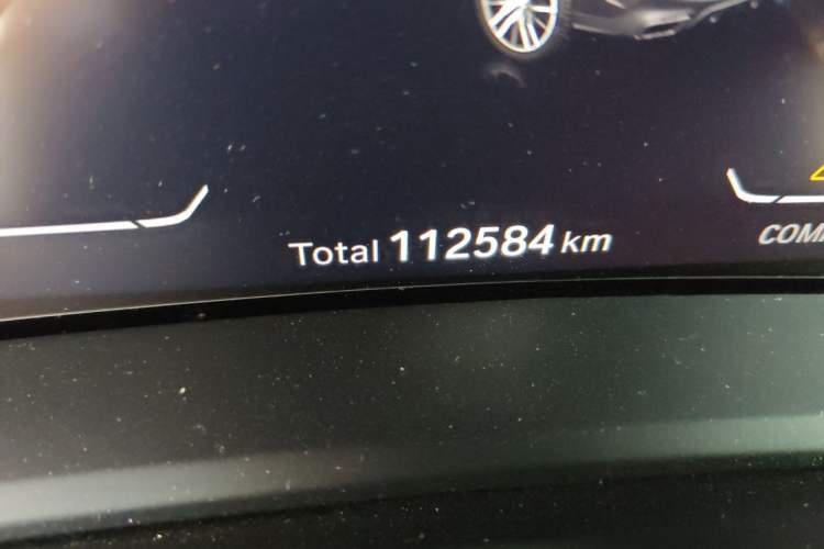 Used BMW X6 2021 xDrive40i M Sport Package Odometer Close Up