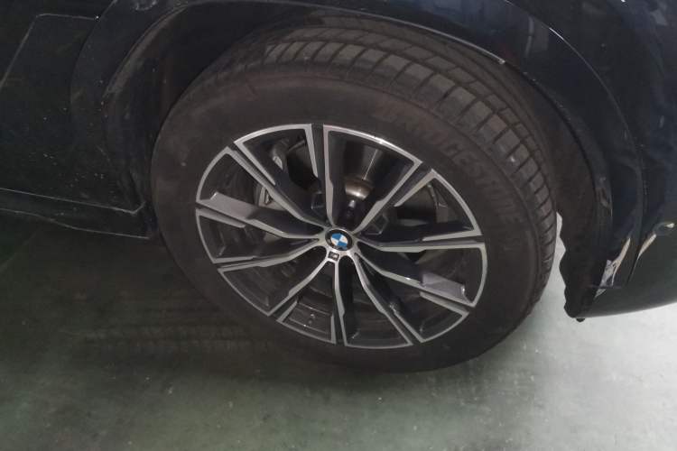 Used BMW X6 2021 xDrive40i M Sport Package Right Front Wheel Hub