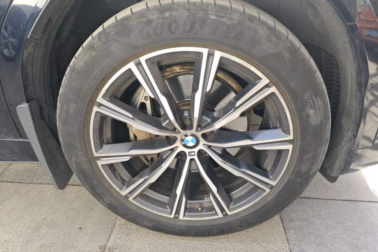 Used BMW X6 2021 xDrive40i M Sport Package Right Front Wheel Hub