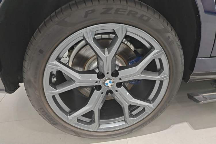 Used BMW X6 2021 Restyled xDrive40i Luxury Version M Sport Package Right Rear Wheel Hub