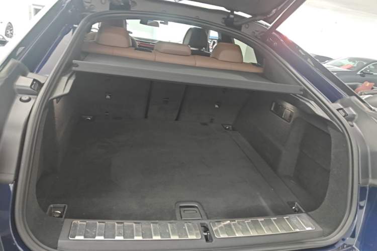 Used BMW X6 2021 Restyled xDrive40i Luxury Version M Sport Package Trunk
