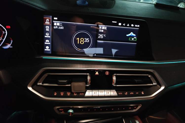 Used BMW X6 2021 xDrive40i Luxury Model with M Sport Package Audio And AC Panel