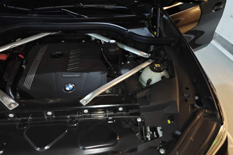 Used BMW X6 2021 xDrive40i Luxury Model with M Sport Package Engine Bay Left