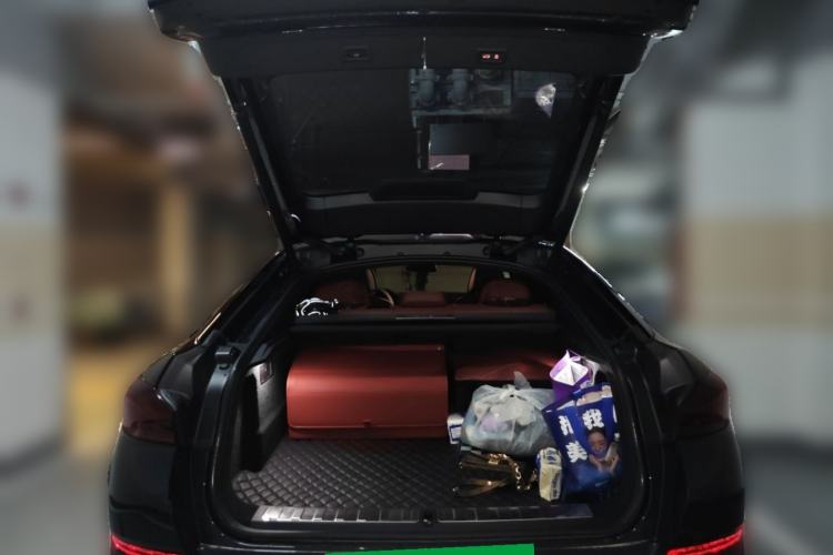 Used BMW X6 2021 xDrive40i Luxury Model with M Sport Package Trunk