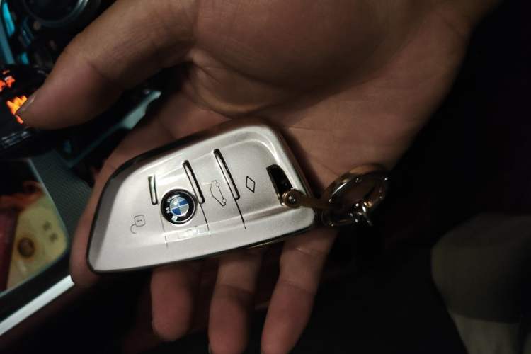 Used BMW X6 2021 xDrive40i Luxury Model with M Sport Package Vehicle Key