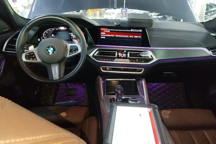 Used BMW X6 2021 xDrive40i Luxury Model with M Sport Package Center Console