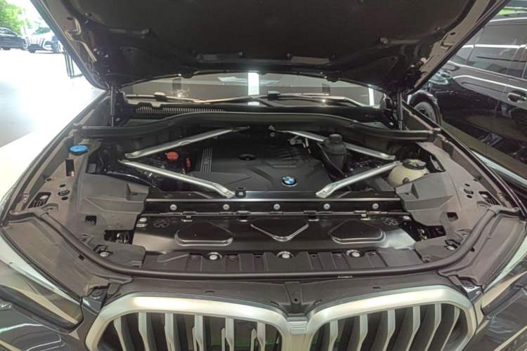 Used BMW X6 2021 xDrive30i M Sport Package Engine Bay
