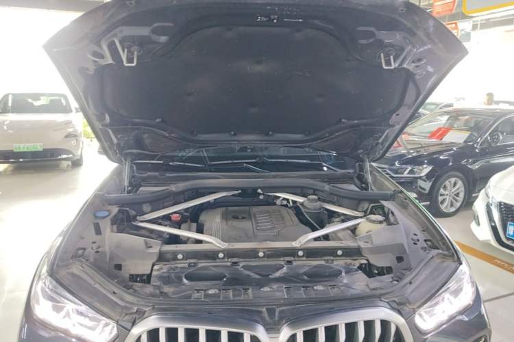 Used BMW X6 2021 xDrive40i Luxury Model with M Sport Package Engine Bay