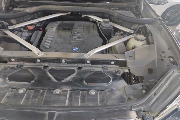 Used BMW X6 2021 xDrive40i Luxury Model with M Sport Package Engine Bay Left