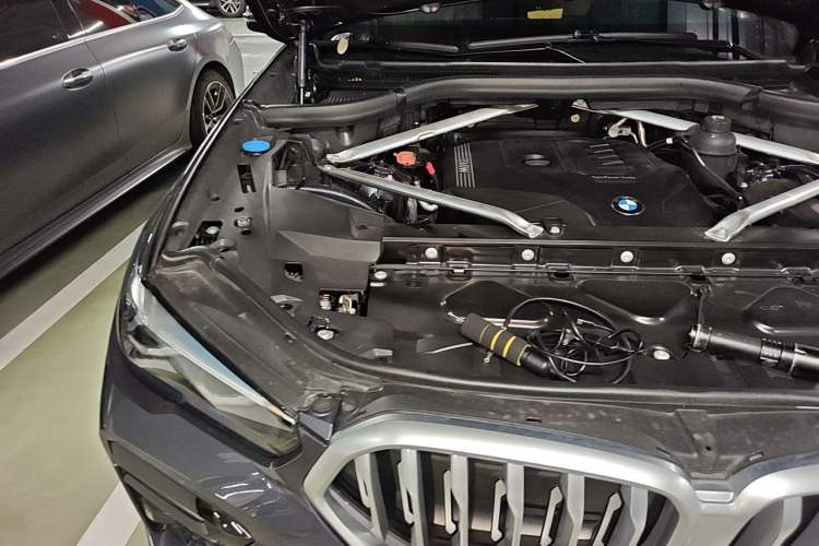 Used BMW X6 2021 xDrive30i M Sport Package Engine Bay Right