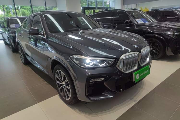 Used BMW X6 2021 xDrive30i M Sport Package Front Right 45 Deg