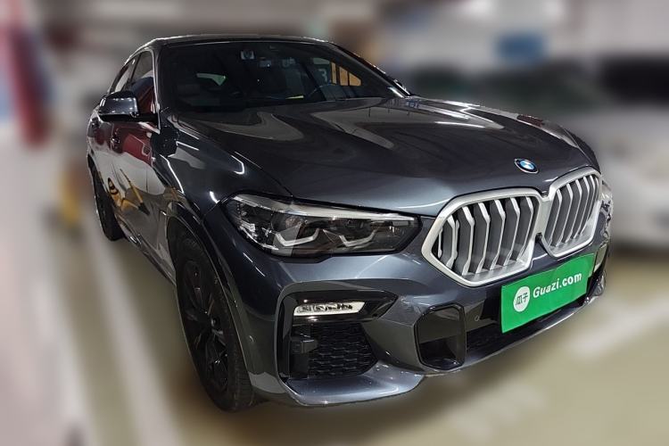 Used BMW X6 2021 xDrive30i M Sport Package Front Right 45 Deg