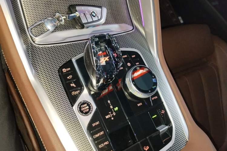 Used BMW X6 2021 xDrive40i Luxury Model with M Sport Package Gear Lever