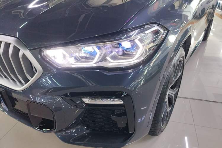 Used BMW X6 2021 xDrive40i Luxury Model with M Sport Package Left Front Headlight