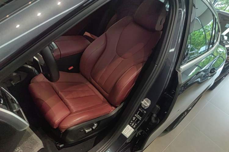 Used BMW X6 2021 xDrive30i M Sport Package Left Front Seat