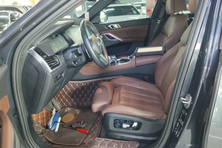 Used BMW X6 2021 xDrive40i Luxury Model with M Sport Package Left Front Seat