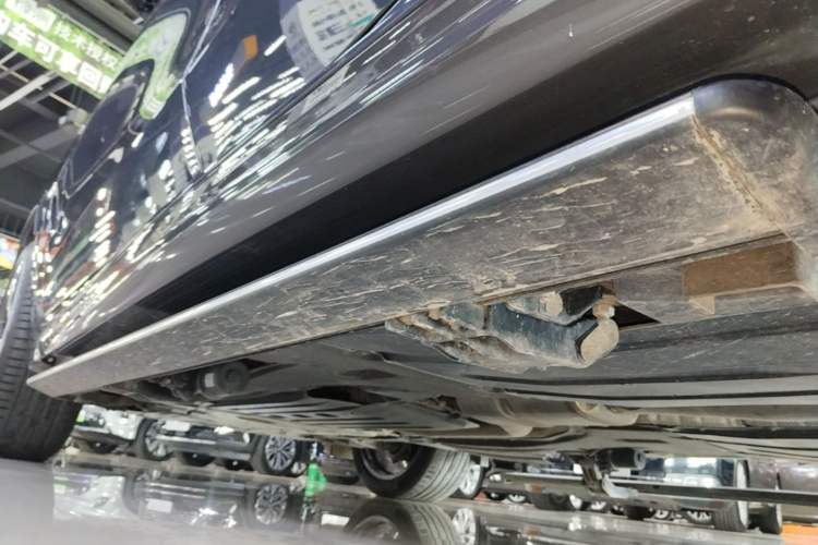 Used BMW X6 2021 xDrive40i Luxury Model with M Sport Package Left Side Sill