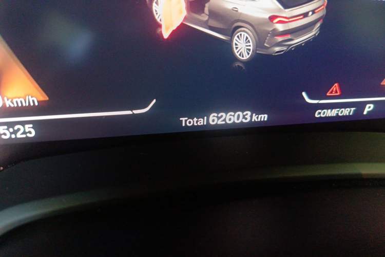 Used BMW X6 2021 xDrive30i M Sport Package Odometer Close Up