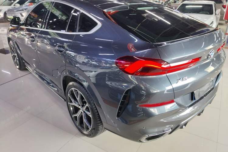 Used BMW X6 2021 xDrive40i Luxury Model with M Sport Package Rear Left 45 Deg