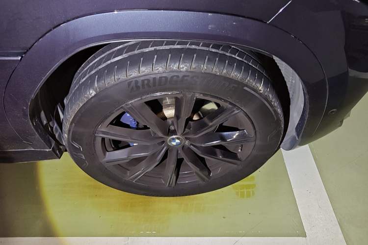 Used BMW X6 2021 xDrive30i M Sport Package Right Front Wheel Hub