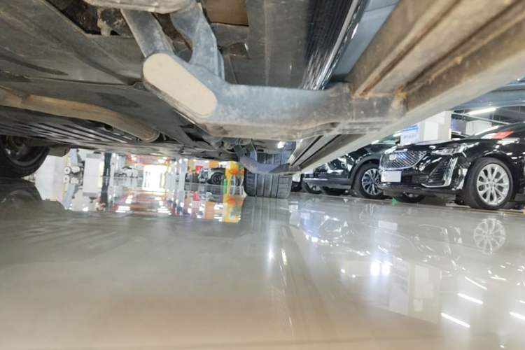 Used BMW X6 2021 xDrive40i Luxury Model with M Sport Package Right Side Sill