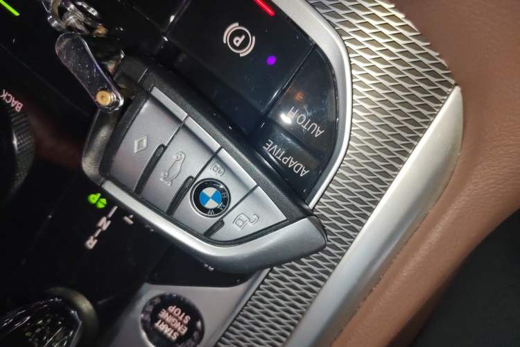 Used BMW X6 2021 xDrive40i Luxury Model with M Sport Package Vehicle Key