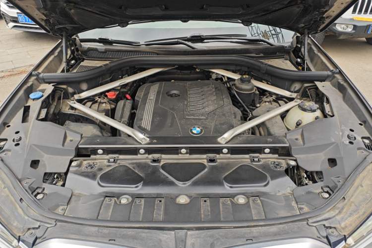 Used BMW X6 2021 xDrive40i M Sport Package Engine Bay