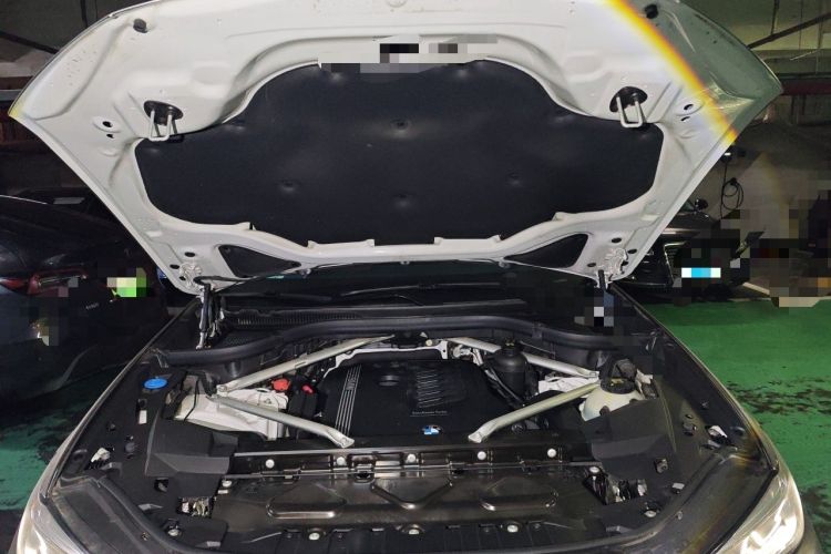Used BMW X6 2021 xDrive40i Luxury Model with M Sport Package Engine Bay
