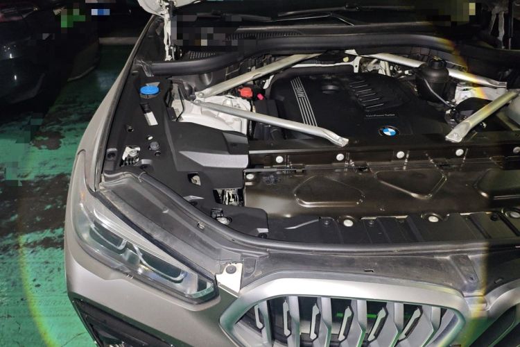 Used BMW X6 2021 xDrive40i Luxury Model with M Sport Package Engine Bay Right
