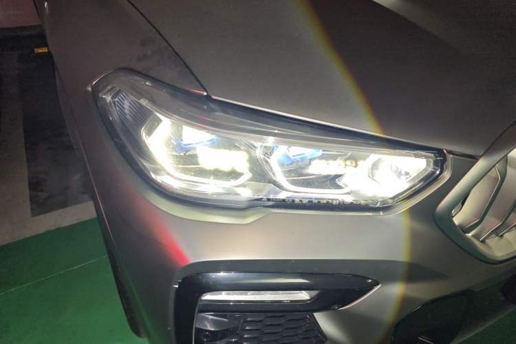 Used BMW X6 2021 xDrive40i Luxury Model with M Sport Package Right Front Headlight