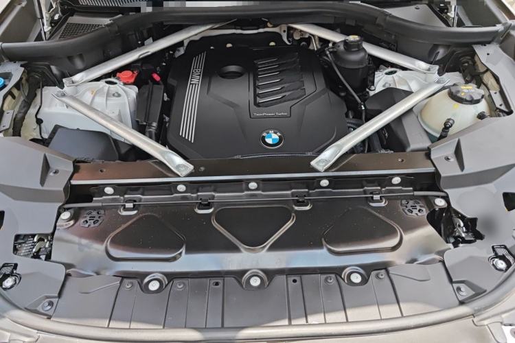 Used BMW X6 2021 xDrive40i Luxury Model with M Sport Package Engine Bay