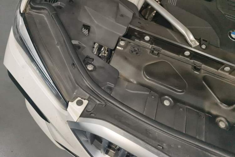 Used BMW X6 2021 xDrive30i M Sport Package Engine Bay Right
