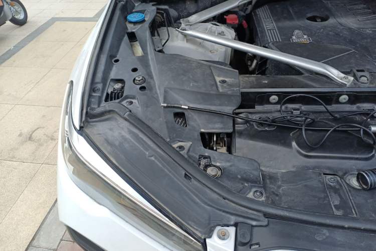Used BMW X6 2021 xDrive30i M Sport Package Engine Bay Right