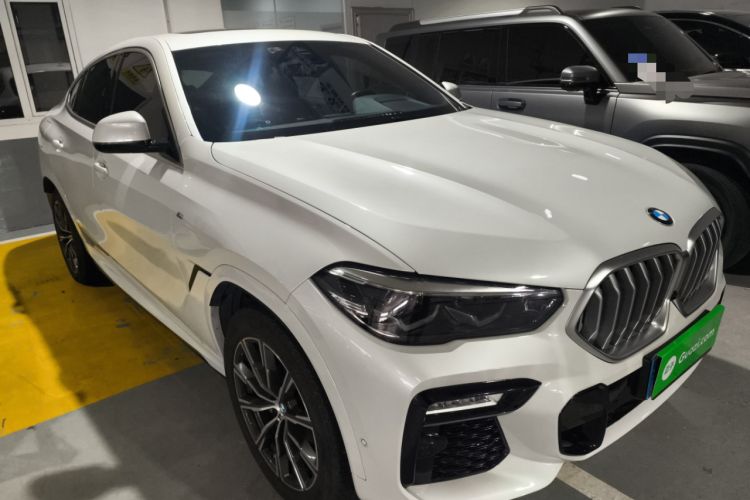 Used BMW X6 2021 xDrive30i M Sport Package Front Right 45 Deg