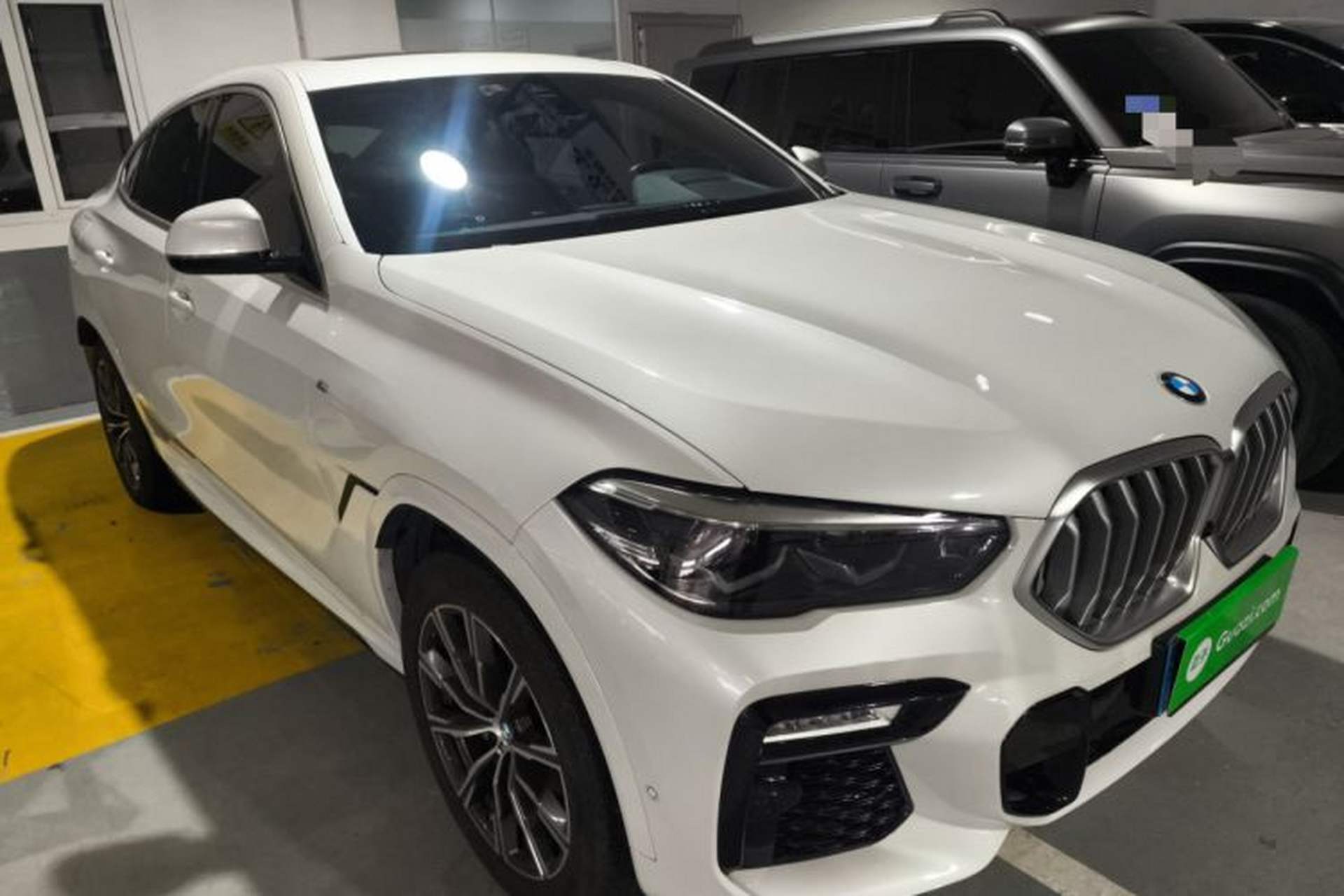 Used BMW X6 2021 xDrive30i M Sport Package Front Right 45 Deg