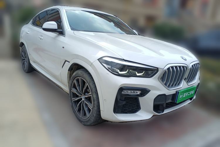 Used BMW X6 2021 xDrive30i M Sport Package Front Right 45 Deg