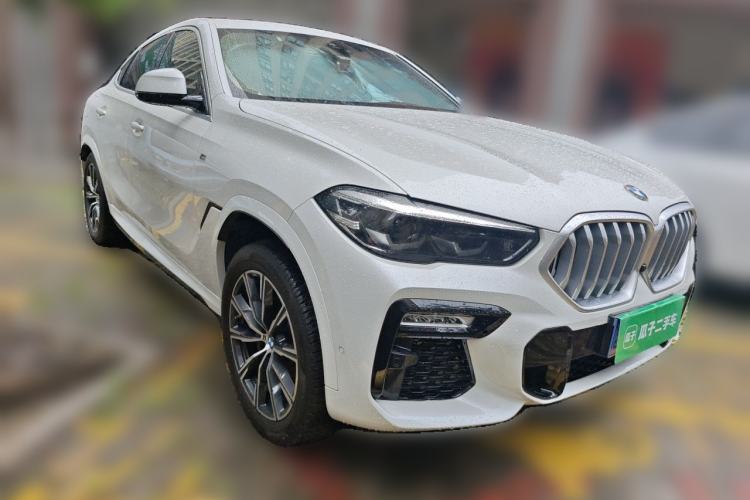 Used BMW X6 2021 xDrive30i M Sport Package Front Right 45 Deg
