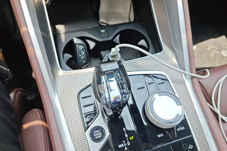 Used BMW X6 2021 xDrive40i Luxury Model with M Sport Package Gear Lever