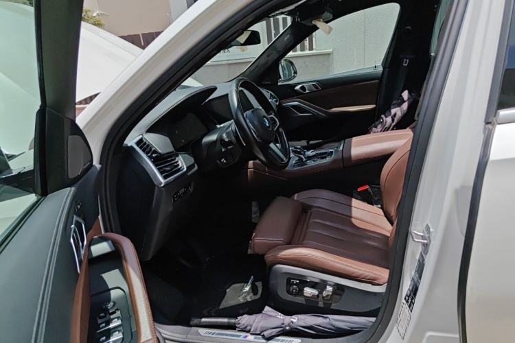 Used BMW X6 2021 xDrive40i Luxury Model with M Sport Package Left Front Seat