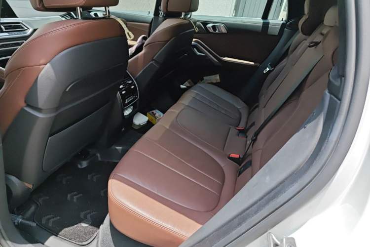 Used BMW X6 2021 xDrive40i Luxury Model with M Sport Package Left Rear Seat