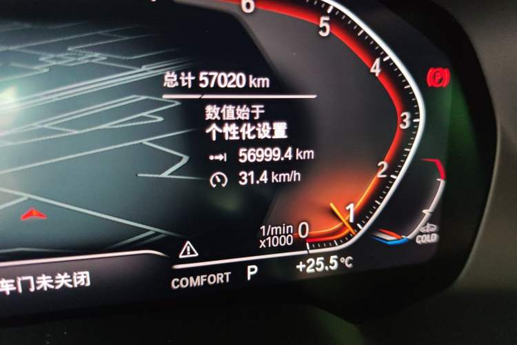 Used BMW X6 2021 xDrive30i M Sport Package Odometer Close Up