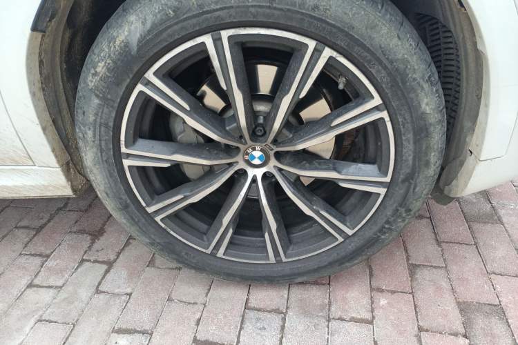 Used BMW X6 2021 xDrive30i M Sport Package Right Front Wheel Hub