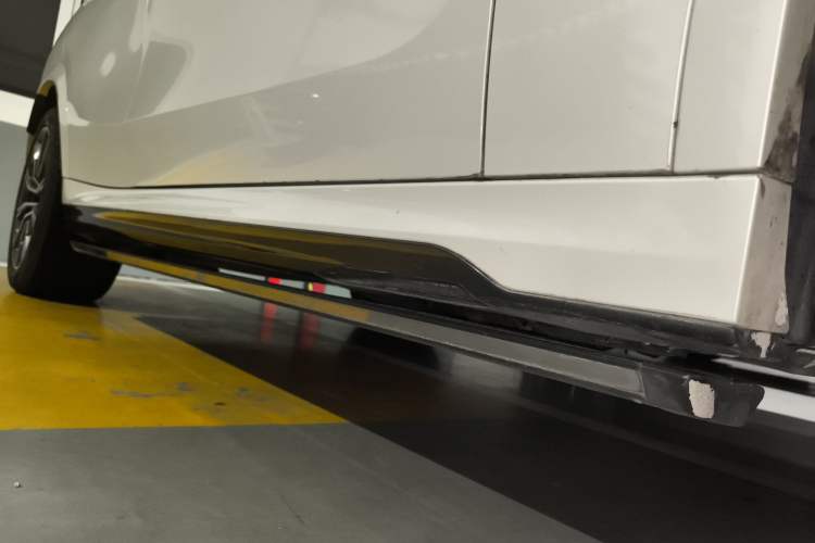 Used BMW X6 2021 xDrive30i M Sport Package Right Side Sill