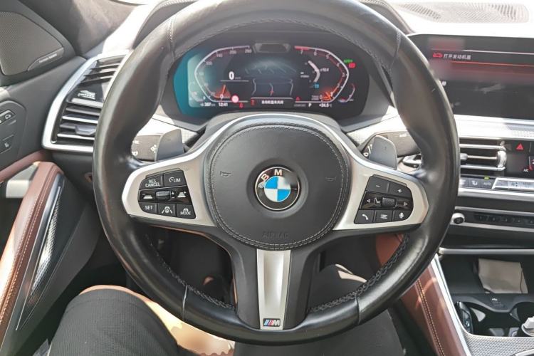 Used BMW X6 2021 xDrive40i Luxury Model with M Sport Package Steering Wheel