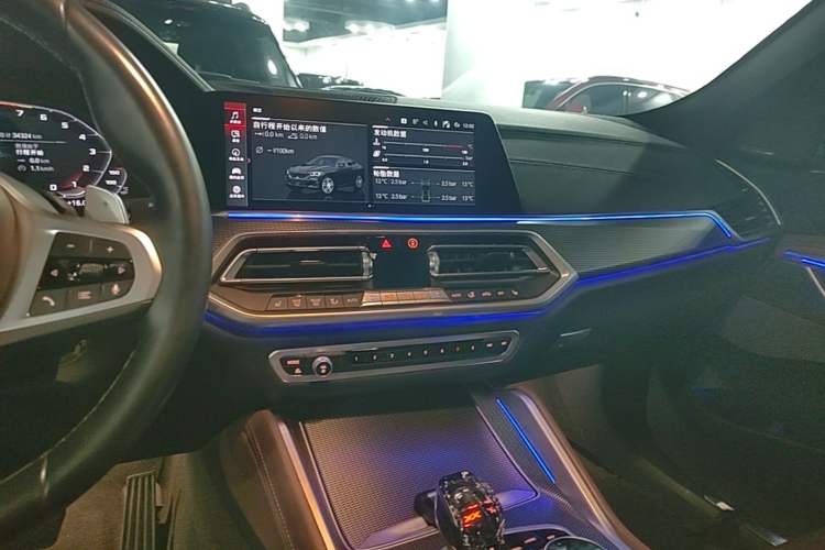 Used BMW X6 2022 Restyled xDrive40i M Sport Package Audio And AC Panel
