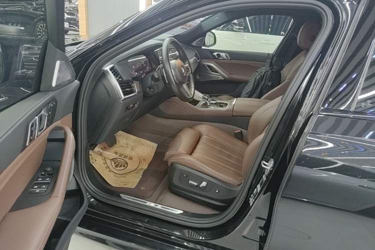 Used BMW X6 2022 Second Facelift xDrive40i M Sport Package Driver Seat