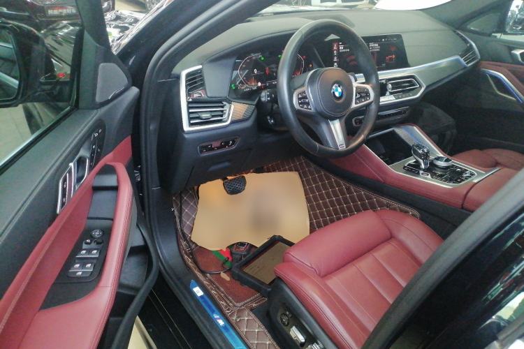 Used BMW X6 2022 xDrive40i Luxury Edition M Sport Package Driver Seat